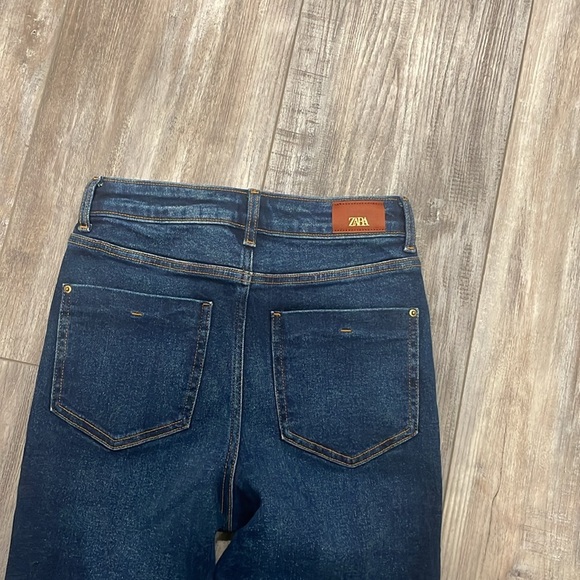 Zara High Rise Raw Hem Flare Cropped Stretchy Jeans Dark Wash Size 0 - Picture 6 of 9